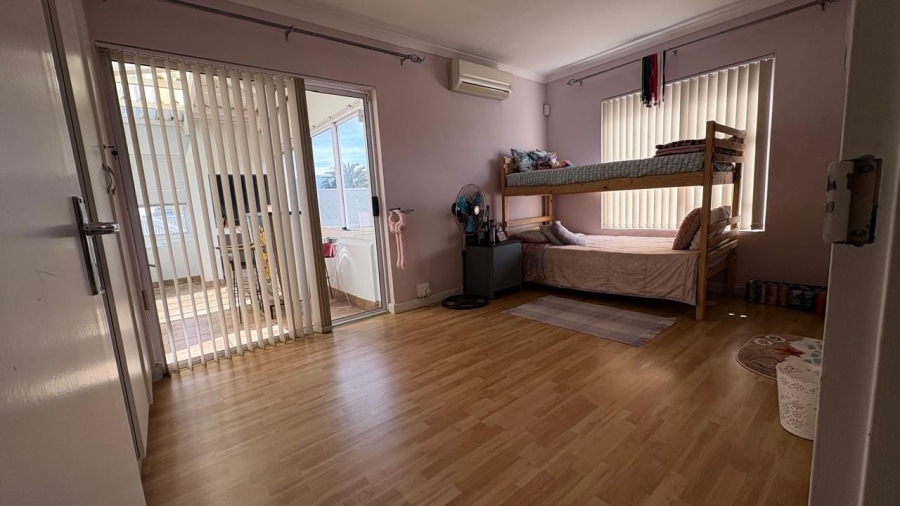 5 Bedroom Property for Sale in Sandbaai Western Cape